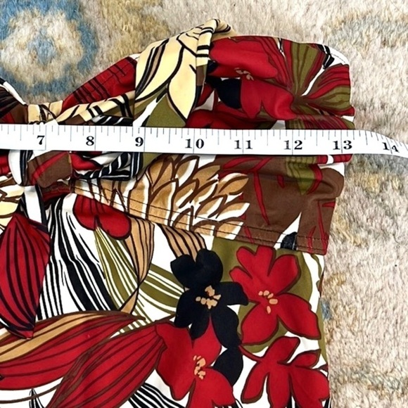 ⭐️Silhouette Solutions,What a Gorgeous Suit, Strapless, Secure Back Strap,Size 8 - Picture 6 of 9